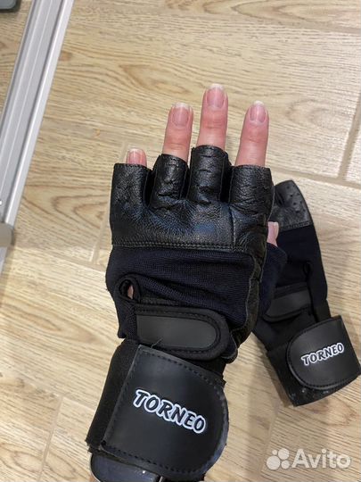 Перчатки атлетические с фиксатором Torneo