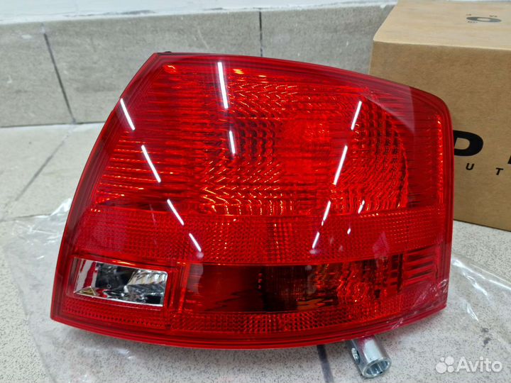 Задний правый фонарь Audi A4 B7 Avant (Универсал)