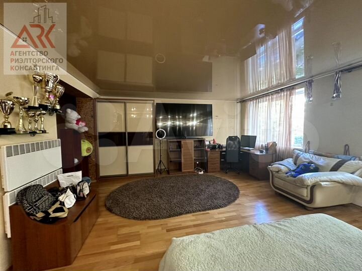 3-к. квартира, 185 м², 2/9 эт.