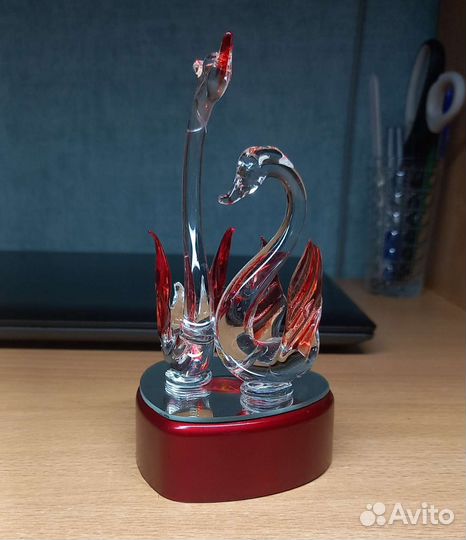 Статуэтка лебедь