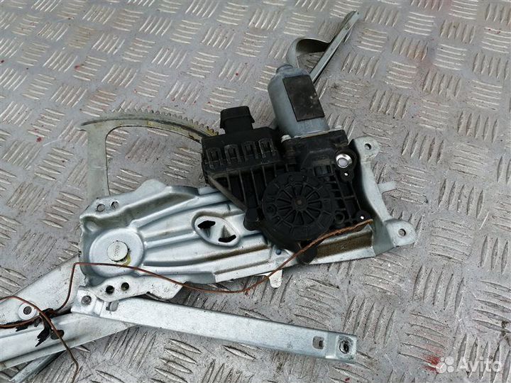 Стеклоподъемник передний правый Opel Astra H L69