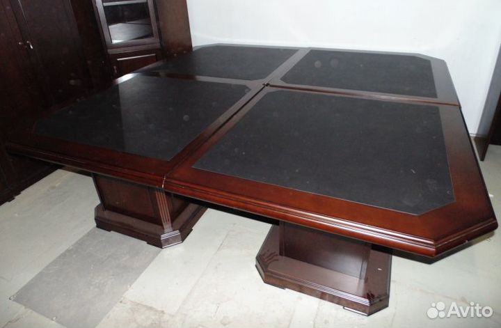 Стол для переговоров