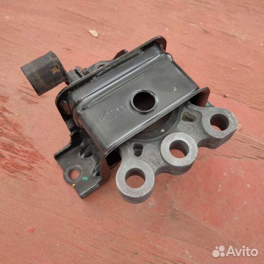 Опора двигателя правая Chevrolet aveo t300