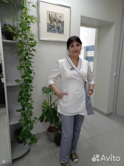 Сиделка с проживанием или приходящая (медик)