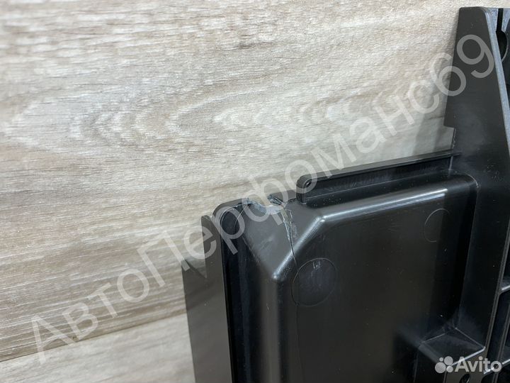 Диффузор радиатора двигателя Nissan Juke