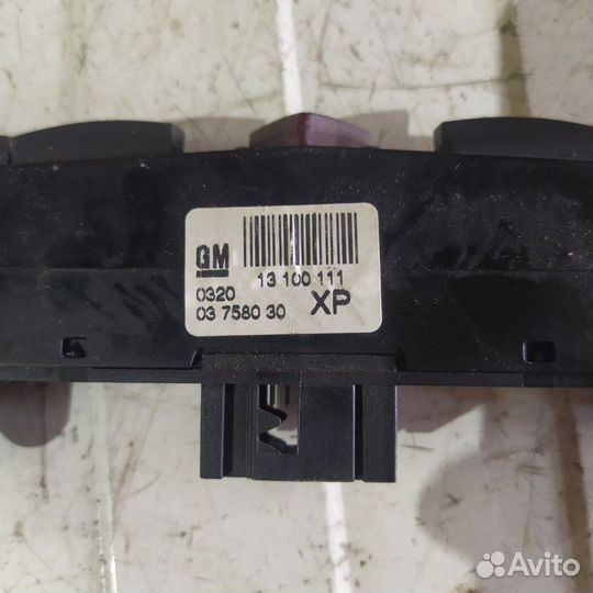 Кнопка аварийной сигнализации Opel Astra H 1.8