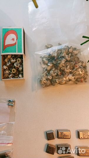 Кварцевые генераторы,реле-много разных