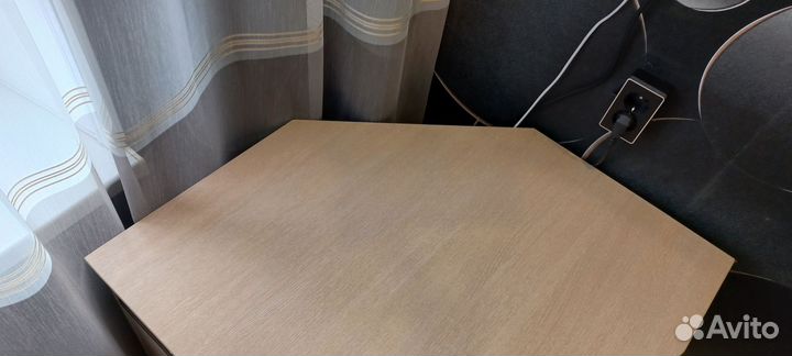 Тумба под телевизор белая со стеклами