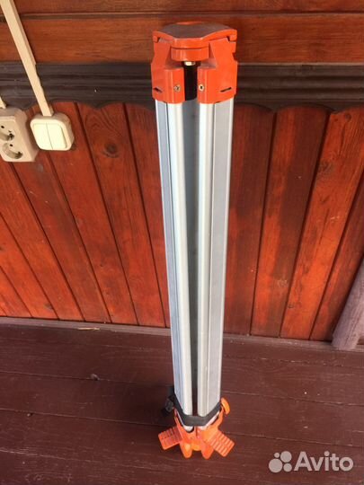 Тренога для нивелира