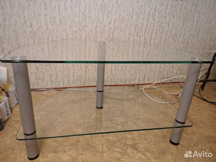 Тумбочка под телевизор стеклянная
