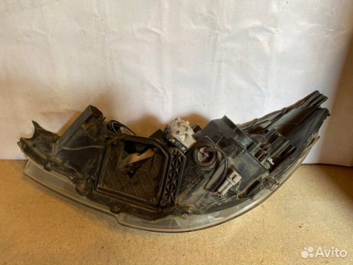 Фара передняя правая Subaru Legacy outback