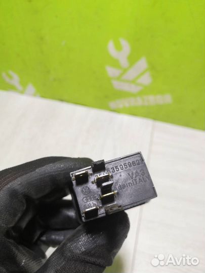 Кнопка обогрева заднего стекла Фольксваген Пасса