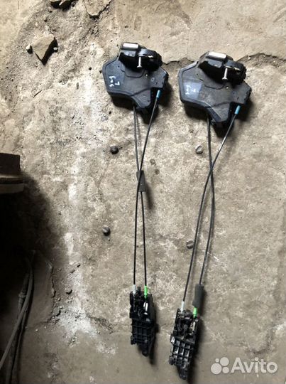 Замок двери задний левый Сузуки Гранд Витара 3