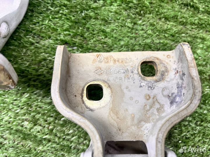 Петля двери Opel311772G