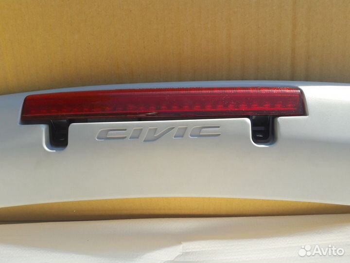 Спойлер багажника