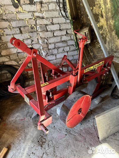 Плуг на трактор