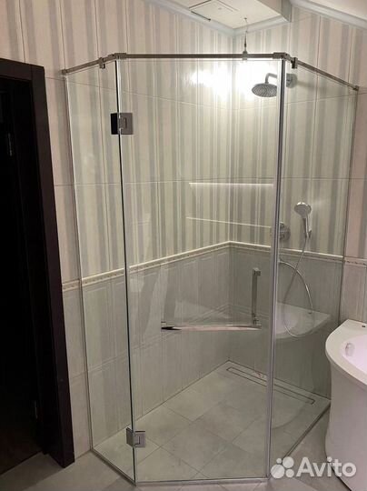 Стеклянная душевая кабина