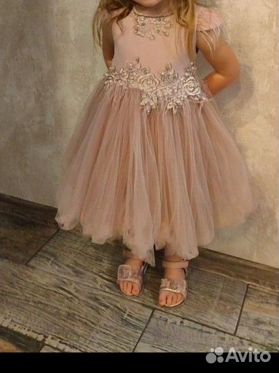 Платье для девочки нарядное 3-4 года