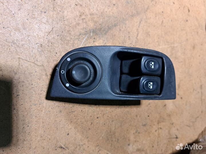 Блок управления стеклоподъемниками Renault Megane1