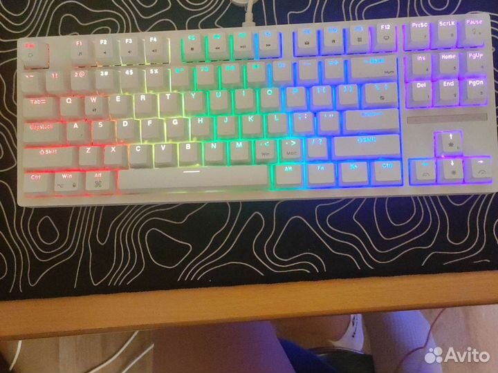 Механическая клавиатура белая