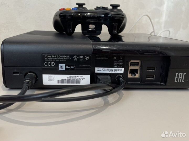 Xbox 360 E console, в комплекте 5 игр