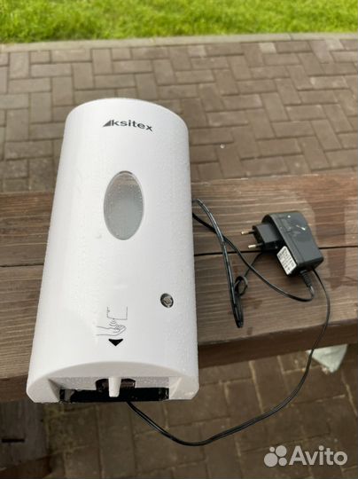 Дозатор для мыла настенный