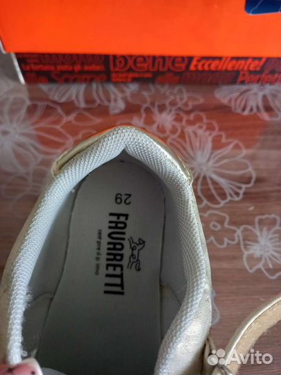 Кроссовки для девочки 29 размер новые