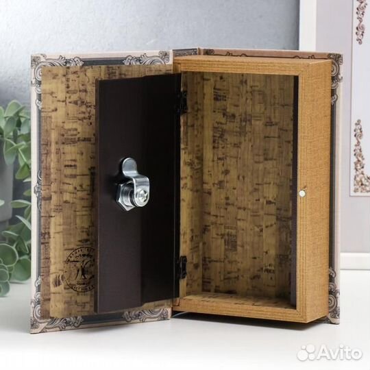 Сейф-книга дерево, кожзам 