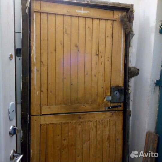 Железная дверь