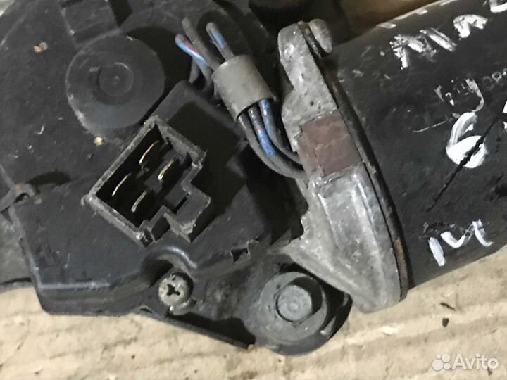 Мотор моторчик ст/оч дворников перед Mazda 626 GE