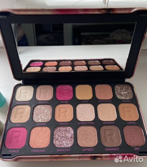 Палитра теней Revolution