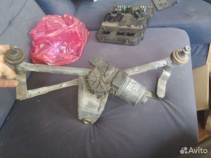 Трапеция дворников Пежо 206