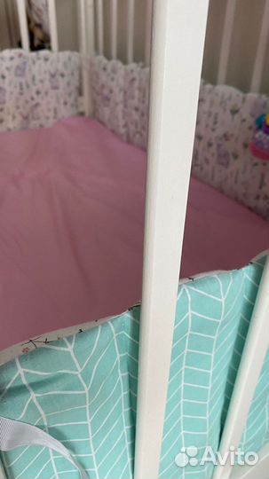 Детская кроватка с маятником