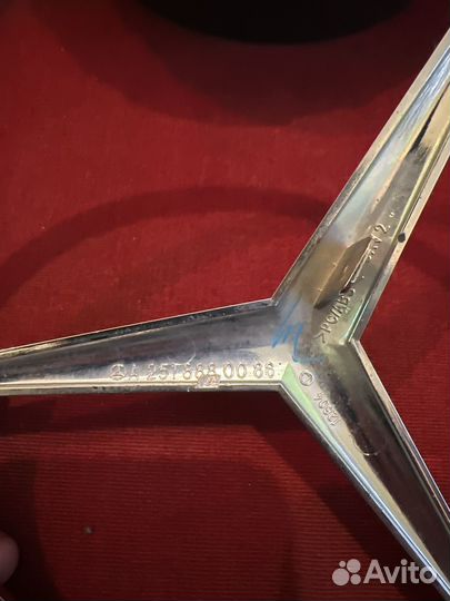 Эмблема решетки радиаторам Мерседес 164, 251