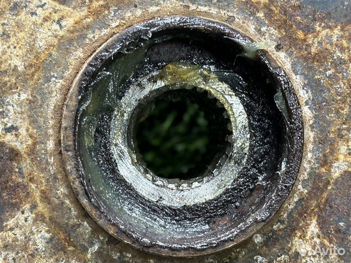 Ступица 72 т. км передняя левая Toyota Blade