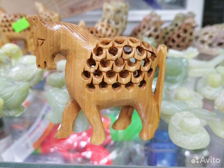 Статуэтки кролик и лошадь дерево