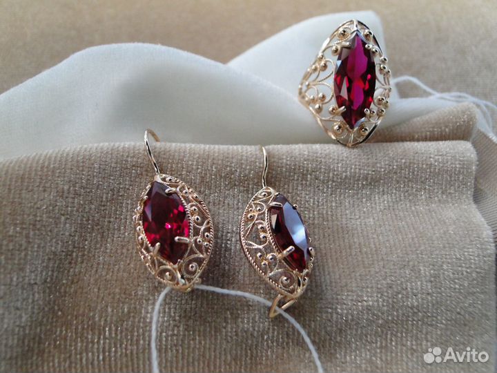 Комплект с корундом (рубин), золото 585