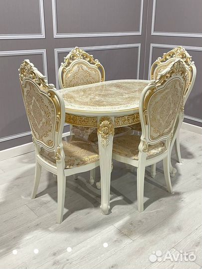 Новые стол и стулья