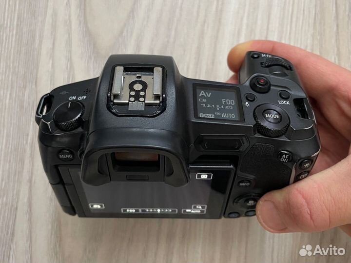 Беззеркальная камера Canon eos R