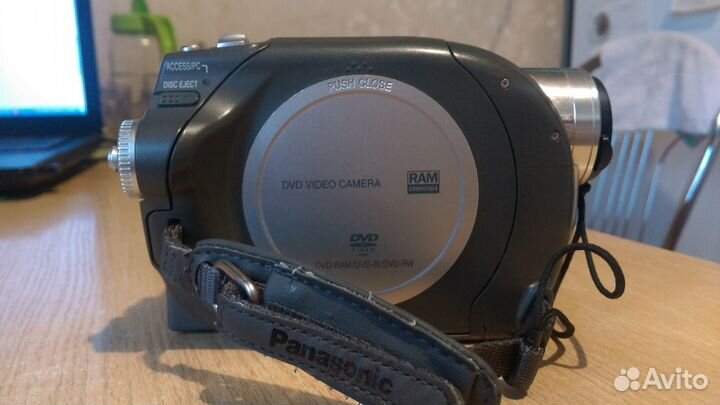 Продаю DVD видеокамеру Panasonic модель VDR-D160
