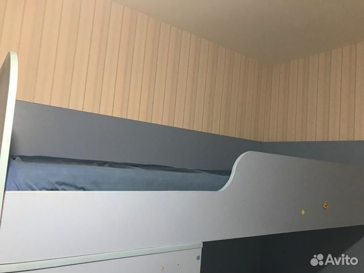 Кровать-чердак со столом и шкафом