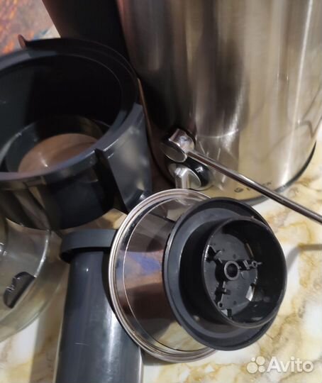 Соковыжималка Vitek, на запчасти, сломана муфта