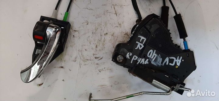 Toyota camry Замок+ ручка передней правой двери