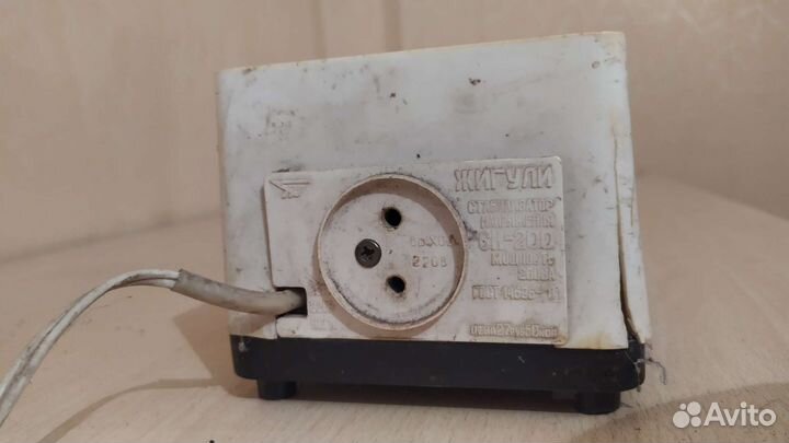 Стабилизатор напряжения 