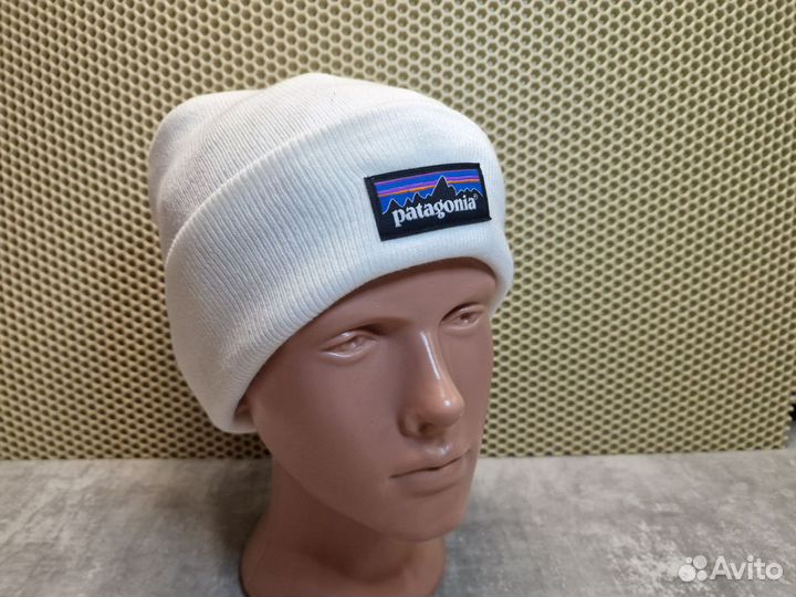 Зимняя шапка Patagonia белого цвета унисекс новая