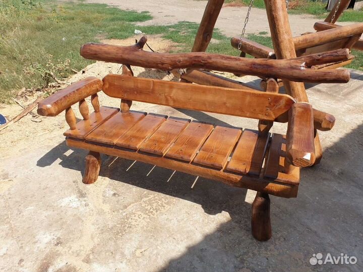 Деревянная лавочка