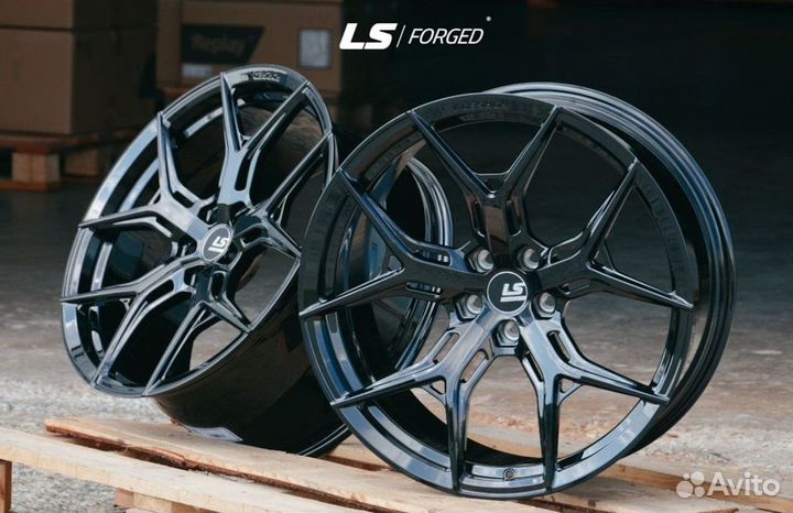 Кованые диски LS Forged R22 на BMW X7 X5 G05 X6