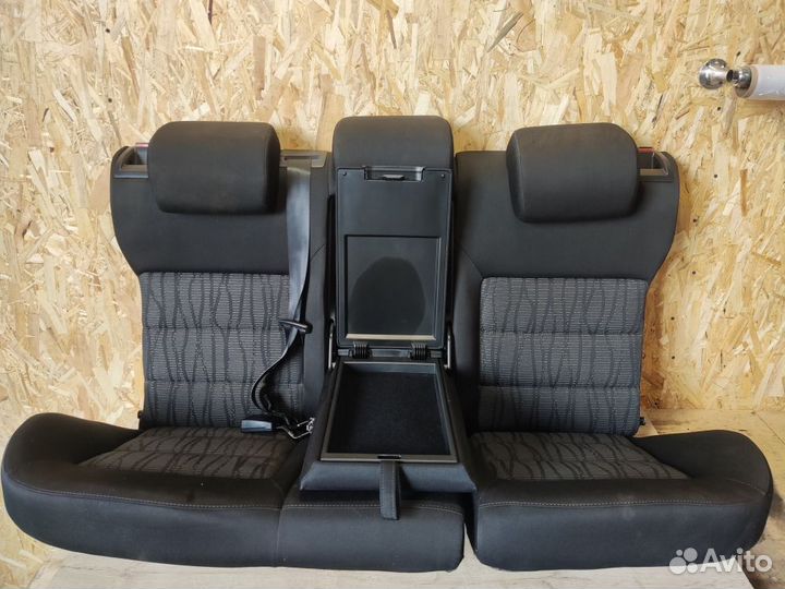 Задний ряд сидений Skoda Octavia A5