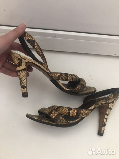 Босоножки из кожи питона