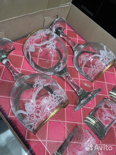 Набор бокалов и рюмок